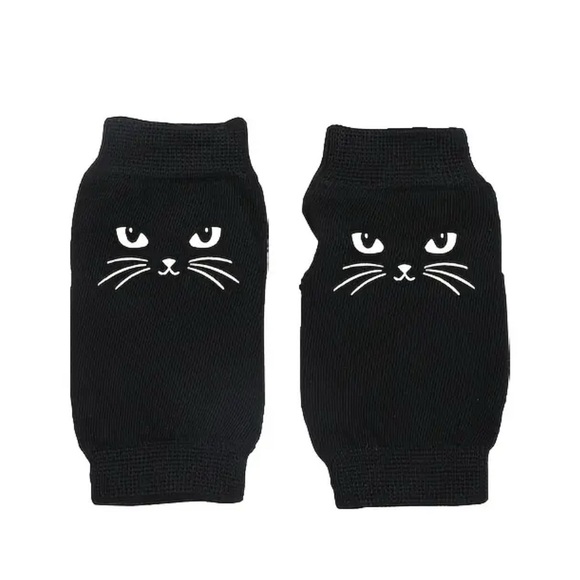 Black Cat Design Fingerless Gloves - Picture 2 of 2